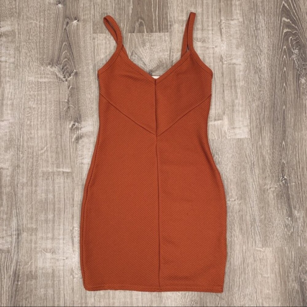 Rust Ribbed V-neck Bodycon Dress - Picture 4 of 7